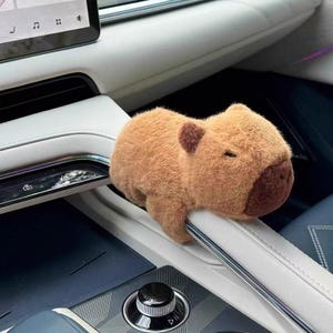 Pull String Capybara Plush Slap Bracelet, Wagging Tail Soft Stuffed Animal, Stress Relief Fidget Toy for Kids Car Decor