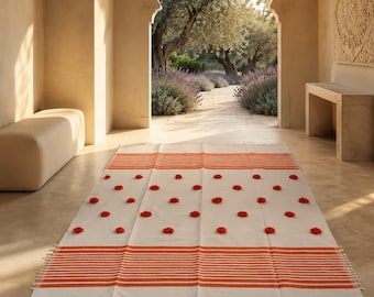 Ghanja: Alfombra marroquí de tejido plano naranja y blanco con lunares y rayas / Manta para sofá estilo boho