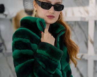 Giacca in pelliccia di coniglio Rex verde foresta da donna, cappotto invernale a collo alto a righe nere, capospalla corto caldo con cerniera, abbigliamento per il freddo