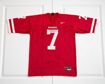 Camiseta Nike de los Nebraska Cornhuskers, talla M | Camiseta de fútbol roja n.° 7 | Ropa deportiva de fútbol universitario | Camiseta retro de la NCAA para aficionados | Talla M de los Huskers