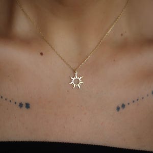 Gouden Zonneketting, 14 karaats massief gouden zonneketting, verfijnde hemelse bedel, hanger met verstrengelde zon, 'You Are My Sunshine' sieraad, cadeau voor haar