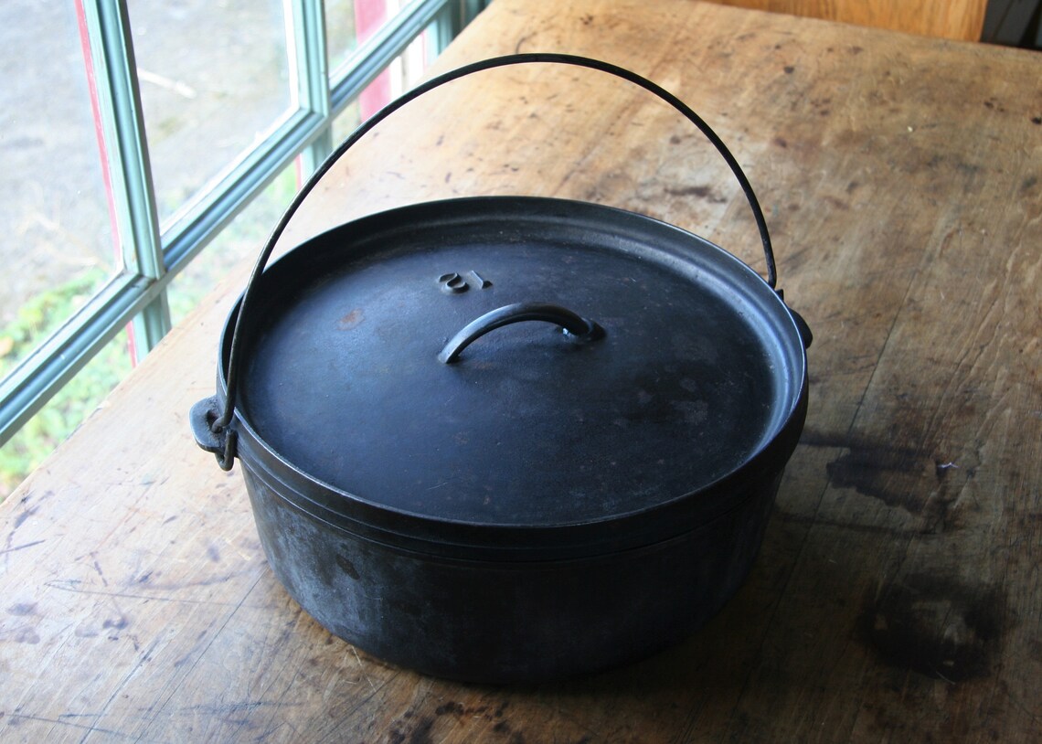 Large Vintage Cast Iron Camp Oven No. 12 12 Inch Dutch Oven Etsy