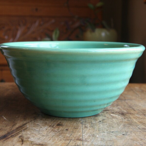 Vintage Bauer Pottery of Los Angeles Jade Green Ringware Mixing Bowl | Size No. 12 Medium 9 Inch Diameter Bowl | Farmhouse Kitchen Décor