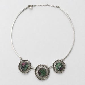 Halsketting van 925 zilver met een ketting van robijn-zoisiet Anyoliet.