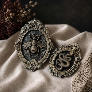 Set di cornici decorative gotiche per Halloween, cuore ex-voto con ape e serpente, curiosità gotiche in metallo, decorazioni murali barocche