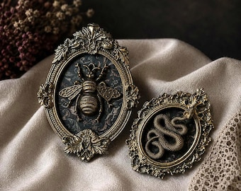 Set of Gothic Halloween Decoration Frames, Bee and Snake Ex-Voto Heart, Metal Gothic Curiosities, Baroque Wall Decor
