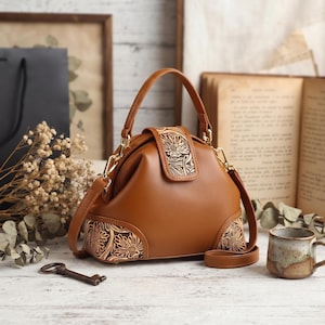 Knödeltasche aus geschnitztem Leder | Umhängetasche mit Blumenprägung | Handtasche im Arztstil