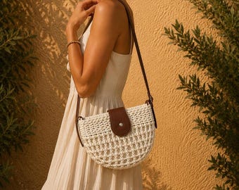 Halbmondförmige Strohtasche für Damen – Handgeflochtene Rattan-Schultertasche – Boho-Sommertasche – Strandtasche – Stilvolle Reisetasche