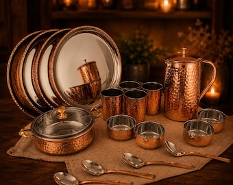 Servizio da tavola in rame puro martellato a mano, set di utensili da cucina di lusso Thali per una sala da pranzo elegante.