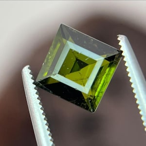 Naturlig turmalin ädelsten: 1,00 crt, 6x6x4mm, glänsande lyster, fyllig färg