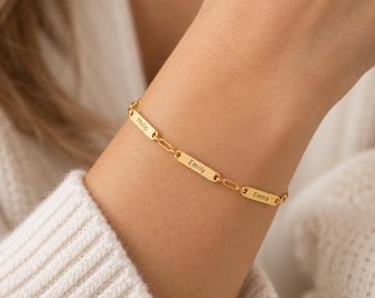 Personalisiertes Armband mit 3 Namen – Goldenes Gliederarmband mit gravierten Namensplatten, Familienarmband Geschenk