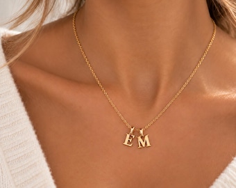 Personalisierte Initialen Kette – Buchstaben Anhänger 12 mm – Halskette mit Wunschinitialen – Geschenk für Sie – Partner Kette