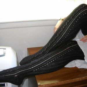 Medias de lana hasta el muslo de encaje negro, talla de zapato 6-8, hechas a mano, listas para enviar imagen 1