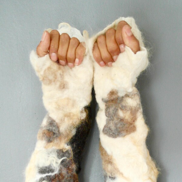 Raw Fleece Fingerless Goat Gloves