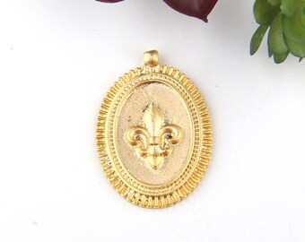 Gold Plated Oval Fleur de lis Medallion Pendant, Pendant, 1 piece // GP-541