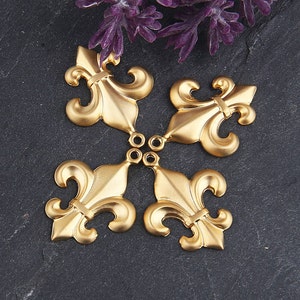 Oro, Fleur De Lis Charms, Fleur De Lis Colgantes, 4 piezas // GCh-251