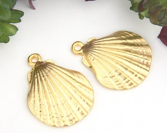Sea Shell Pendants, Beach Jewelry Supplies, Scallop Shell Pendant, Metal Sea Shell Pendant, 2 pieces // GP-598