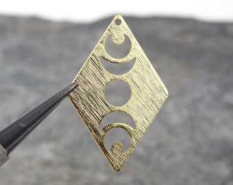 Lunar Stage Pendant, Celestial Pendant, Moon Phase Pendant, Kite Shaped Moon Pendant,  Crescent Pendant, 2 pieces // GP-763