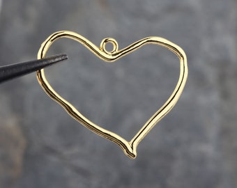 1 Cutout Heart Pendant, Heart Charm, Heart Connector, Love Jewelry Pendant, Earring Components, Craft Supplies // GP-793