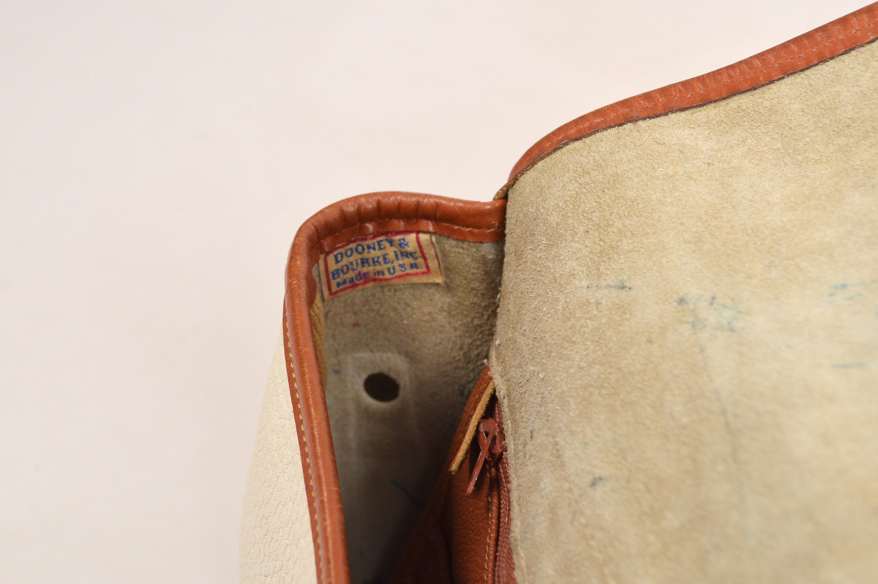 Dooney & Bourke Leather Pocketbook Color Bone Classic -  Israel