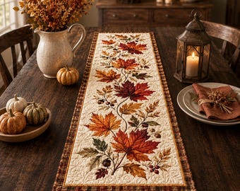 Caminho de mesa acolchoado com estampa de folhas de bordo, decoração rústica de outono.