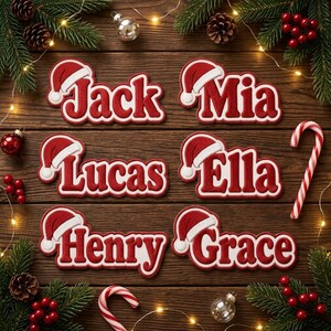 以下が含まれることがあります： Jack、Mia、Lucas、Ella、Henry、Graceという名前が刺繍された6つの赤と白のワッペン。各ワッペンは名前の形をしており、最初の文字に赤いサンタの帽子が取り付けられ、白と赤の布の縁取りで仕上げられています。