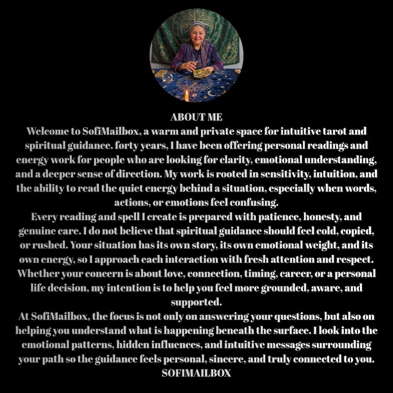 Pode incluir: Uma fotografia circular de uma pessoa sentada a uma mesa com uma toalha azul estampada, cartas de tarot e uma bola de cristal, seguida de um texto intitulado ABOUT ME que apresenta a SofiMailbox, um servi&ccedil;o de tarot intuitivo e orienta&ccedil;&atilde;o.