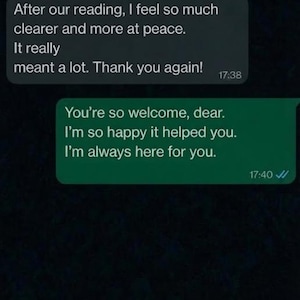 Pode incluir: Uma captura de tela digital de uma conversa de mensagens m&oacute;veis. O texto diz: Hi, I just wanted to say thank you so much. After our reading, I feel so much clearer and more at peace. It really meant a lot. Thank you again! You're so welcome, dear.