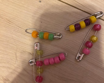 Handgjorda pärlbesatta säkerhetsnålar, 5-pack - Anpassade Kandi-nålar, estetiska Scenecore Kidcore-ryggsäcksberlocker, Y2K-ponnypärlmärken