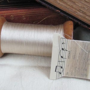 Fio 100% seda // Seda francesa antiga verdadeira França // Branco-sujo 20 40 60 jardas // Mais de 70 cores disponíveis *frete grátis por carta*
