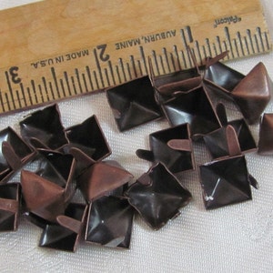 Vierkante piramidevormige koepel Bronzen metalen studs klinknagels spijkerkoppen Lederwerk 2 klauwtanden bikerpunk 13 mm