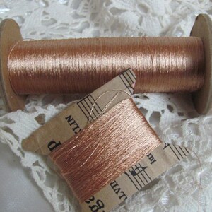 Hilo de seda 100 % // Hilo de seda vintage de seda auténtica // Marrón topo 20, 40 y 60 yardas // Más de 60 colores disponibles **Envío gratuito por carta**