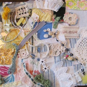 Kit de diário de costura lenta, rendas, peças têxteis - mais de 50 diferentes - Pacote de retalhos de artesanato vintage antigo, colagem mista, colcha maluca