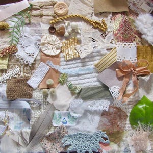 Kit para Diário de Costura Lenta com Apliques de Renda, Tecidos Texturizados e Peças Têxteis - 70 Peças Diferentes - Pacote de Retalhos Vintage Antigos para Patchwork