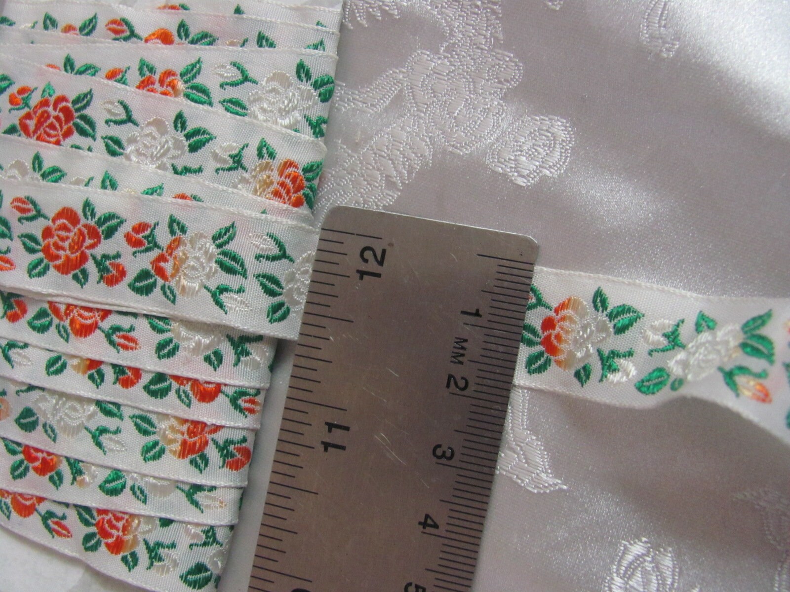 【未使用】FloralVinesTribalRug120×170 White Embroidered Woven Floral Trim Edge - 3/4