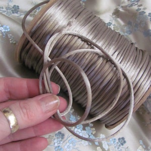 Vintage Braun Grün Khaki Satin Rat Tail Cord Nähen Zierleiste 3mm 1/8 "Zoll Extra Fancy - 10 Meter - Mehr verfügbar und viele mehr Farben!!
