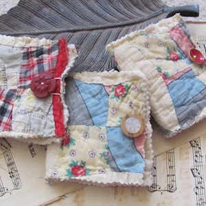 Handmade Needle Case Book Holder for Sewing Embroidery Pins Scissors Thread // Made with Antique Quilt - Others available in my shop
