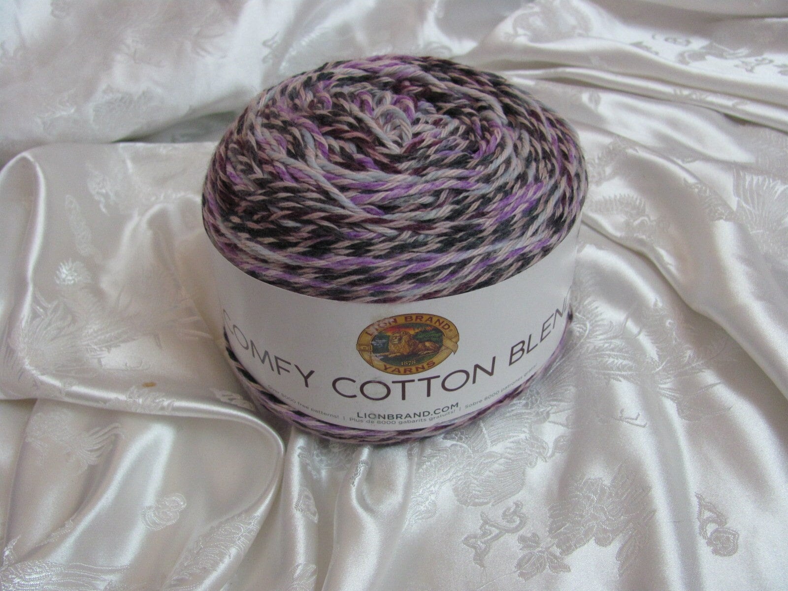 Comfy Cotton Blend Lion Brand Crochet Knitting Yarn Large Skein Cake 7oz  200g 392 Yards 358m Purple Lavender Blueberry 719 Varigated 