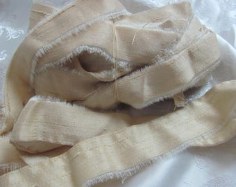 Beige Rohe Dupionseide Hand Zerrissene Streifen Band Fransen Stoff 25 mm x 36 "lang Jeder * Kostenloser Brief Versand *