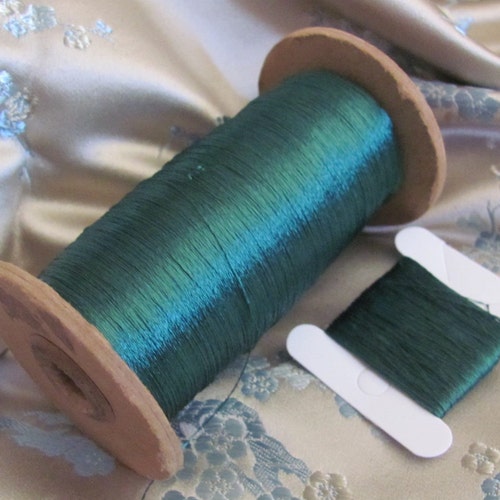 Fil de soie//fils à coudre à broder vintage soie véritable//vert 20 yards chacun - plus de 60 couleurs disponibles dans ma boutique