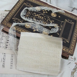 Galon de couture délicat en dentelle de Valenciennes ancienne française blanc cassé - 1 po. 23 mm de large - par yard