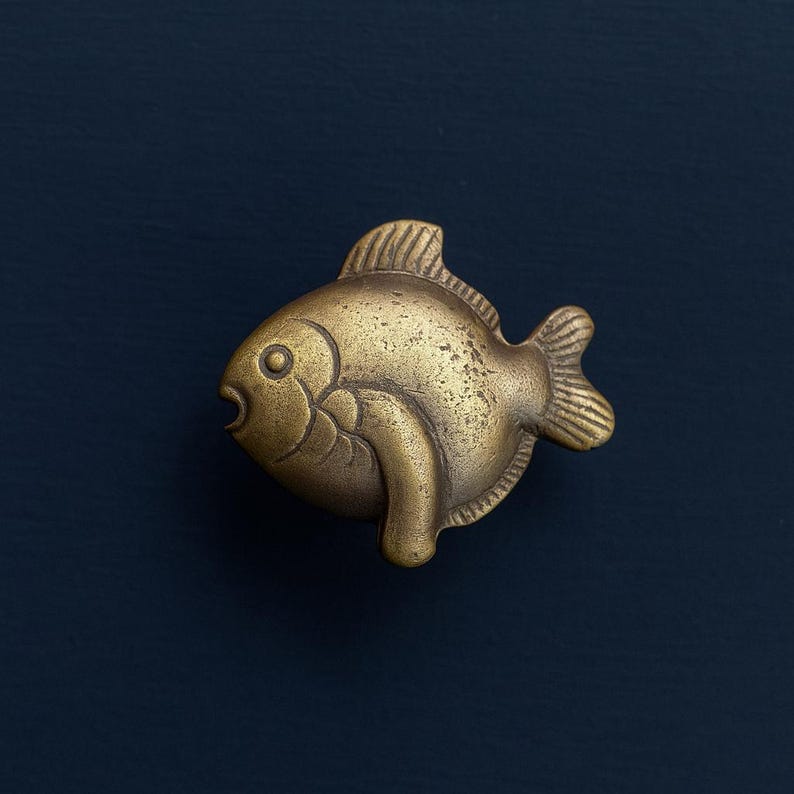 Pomelli decorativi in ottone massiccio / Maniglie per cassetti a forma di libellula, orso, cupcake, castello, pesce e corona immagine 4