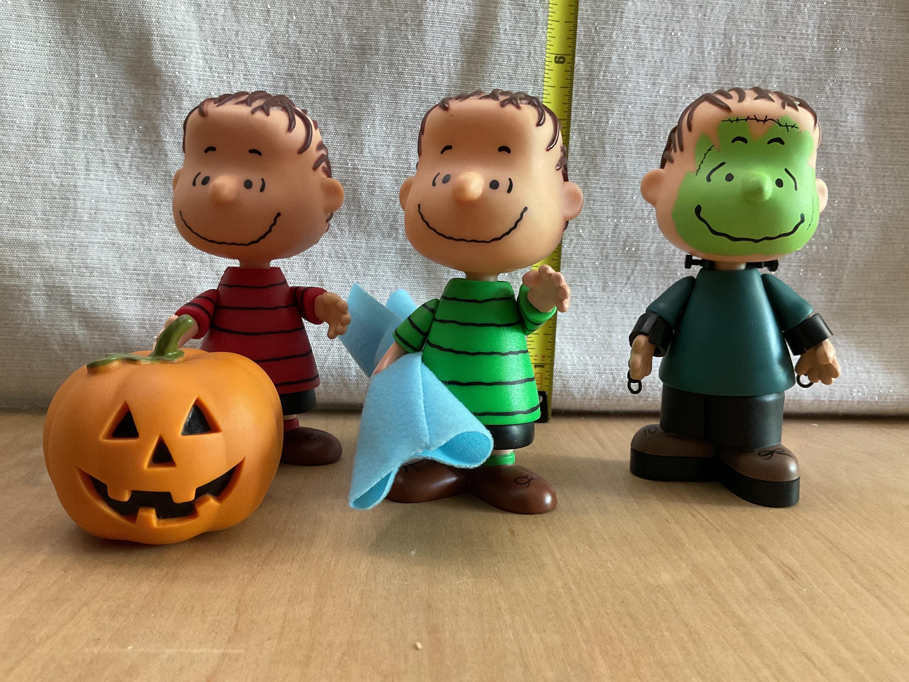 スヌーピー　ハロウィンGREAT PUMPKIN フィギュア Amazon.com: Funko Pop! Deluxe: It's The Great Pumpkin, Charlie