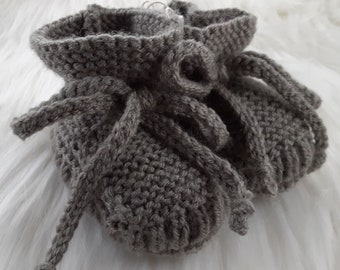 0 to 3 Month - Stay-on Baby Booties - Hand Knit - Gray