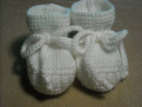 baby booties that stay on
