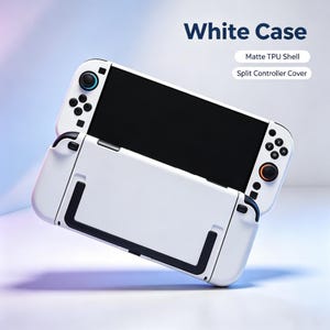 Könnte beinhalten: Eine weiße, matte TPU-Schutzhülle für eine tragbare Spielkonsole mit geteilter Controller-Abdeckung. Der Text White Case, Matte TPU Shell und Split Controller Cover ist sichtbar. Die Konsole hat schwarze Tasten und einen schwarzen Bildschirm.