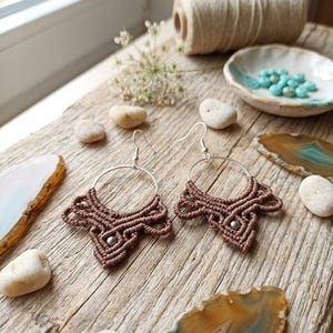 Pendientes aro macramé boho color marrón claro