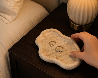 Bol decorativo de travertino, bandeja multiusos de mármol, plato para anillos de piedra hecho a mano, joyero de lujo, decoración de tocador, organizador de entrada.