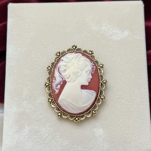 Vintage Gerry’s Cameo Brooch Pendant Coral Cream Resin Gold Tone Victorian Revival Signed