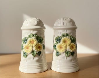 Vintage Lefton Inspired Daisy Shakers, 1960s Yellow Floral Salt and Pepper Set, Japan